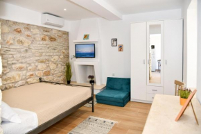 Captain theo apartment Annoula